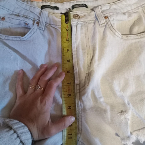 4/$15 Ultra Light Wash Highest Rise Mom Jean Wild Fable Distressed Size 8 - Picture 3 of 8